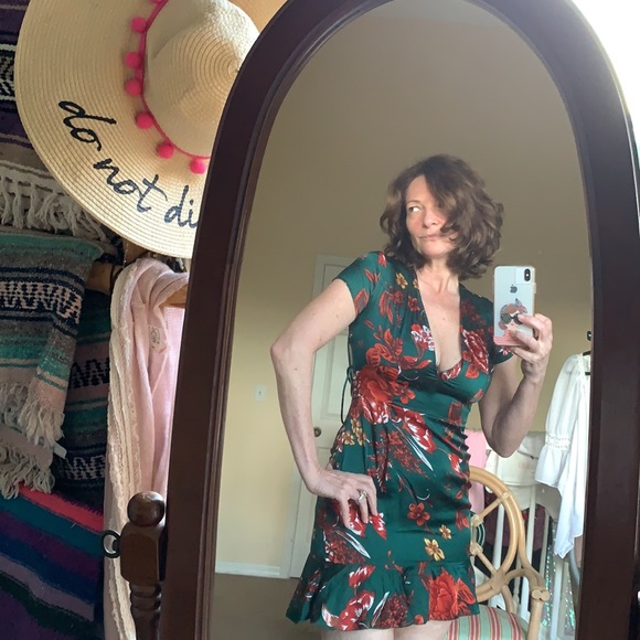 Floral flirty dress from Pretty Little Thing. Size 4. NWT - Picture 6 of 7